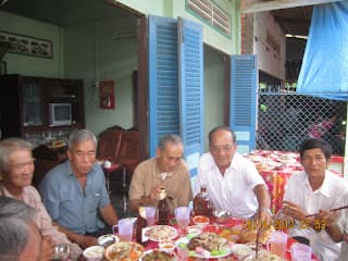 Thân Tộc Láng Giềng Người Ân Bè Bạn