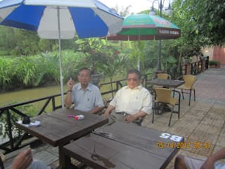 Thân Tộc Láng Giềng Người Ân Bè Bạn