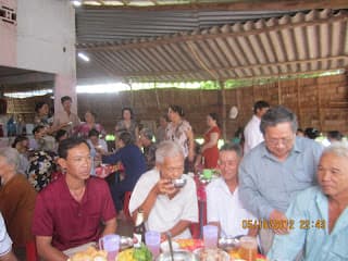 Thân Tộc Láng Giềng Người Ân Bè Bạn