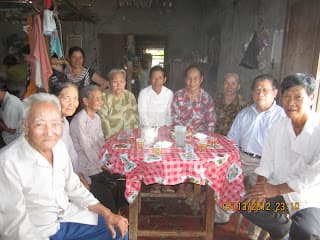 Thân Tộc Láng Giềng Người Ân Bè Bạn