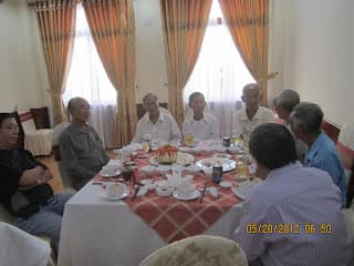 Họp Mặt -Giã Từ