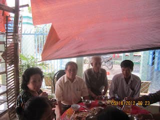 Thân Tộc Láng Giềng Người Ân Bè Bạn