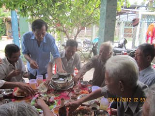 Thân Tộc Láng Giềng Người Ân Bè Bạn