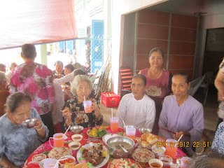 Thân Tộc Láng Giềng Người Ân Bè Bạn