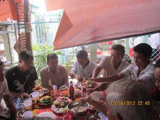 Thân Tộc Láng Giềng Người Ân Bè Bạn
