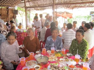 Thân Tộc Láng Giềng Người Ân Bè Bạn