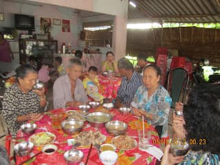 Thân Tộc Láng Giềng Người Ân Bè Bạn
